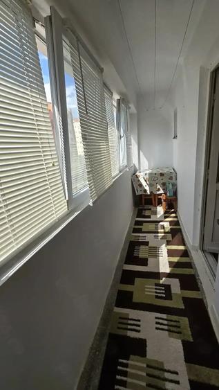 Apartament cu 2 camere semidecomandat în Craiovița Nouă