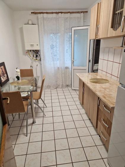 Apartament cu 3 camere decomandat în Traian