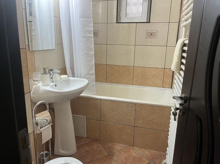 Garsonieră decomandată în Central