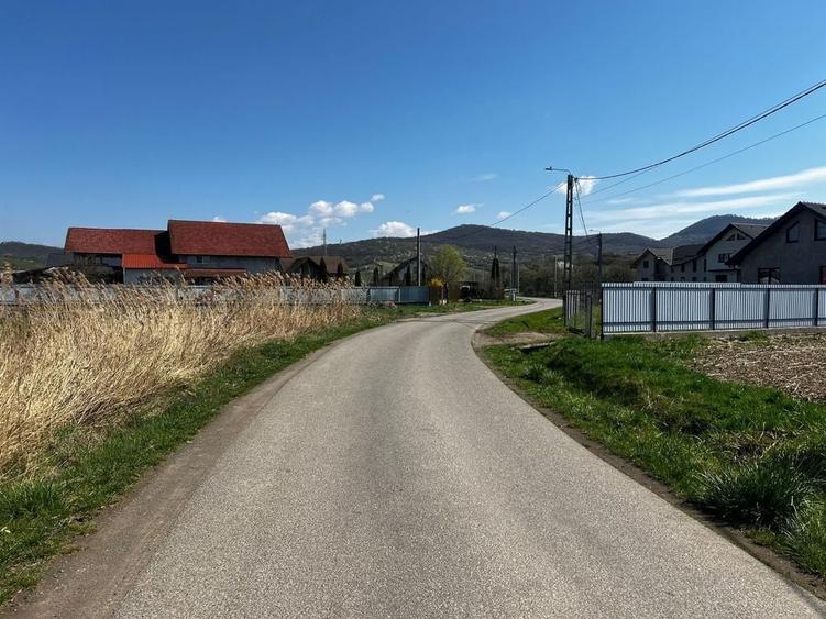 Teren de 5600 mp, în Ideciu de Jos