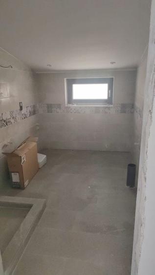 Spațiu comercial, de 386 mp, în Bălteni