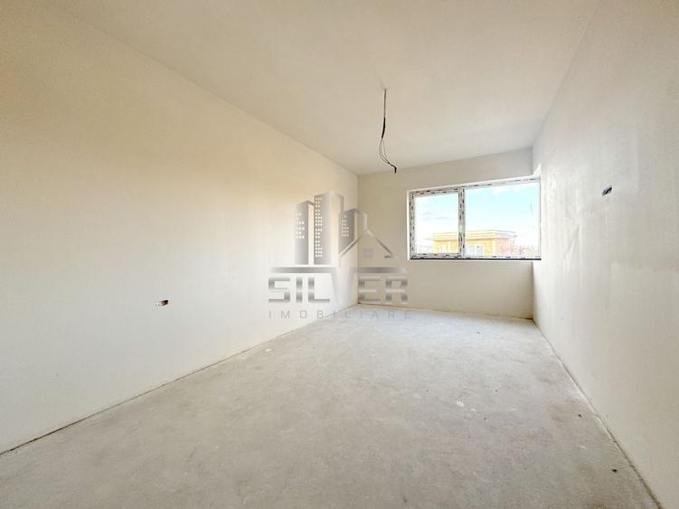 Duplex cu 5 camere cu Canalizare în Câmpului