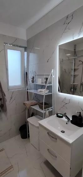 Apartament cu 2 camere semidecomandat, mobilat în Rahova
