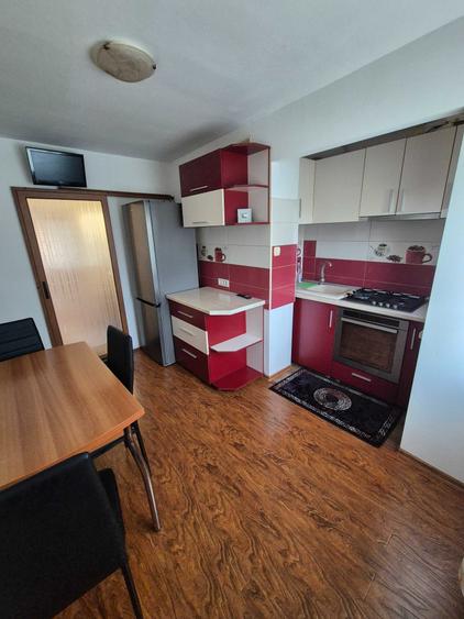 Apartament cu 3 camere decomandat în Mărășești