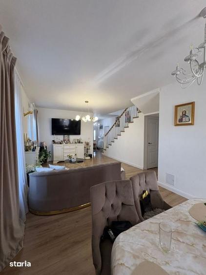 Casă cu 5 camere cu Teren 520 Mp în Recea