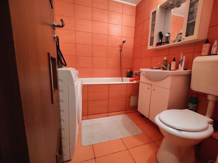 Apartament cu 3 camere decomandat, mobilat în Gorjului