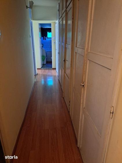 Apartament cu 3 camere în Decebal