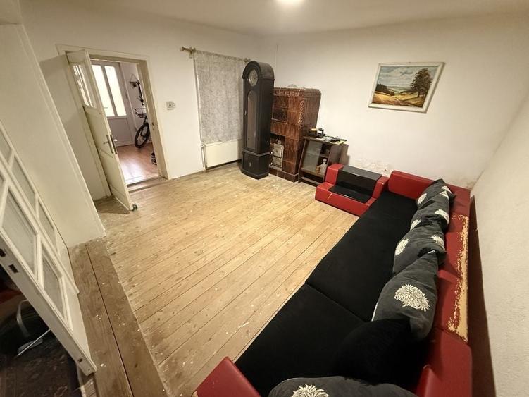 Casă cu 4 camere în Central