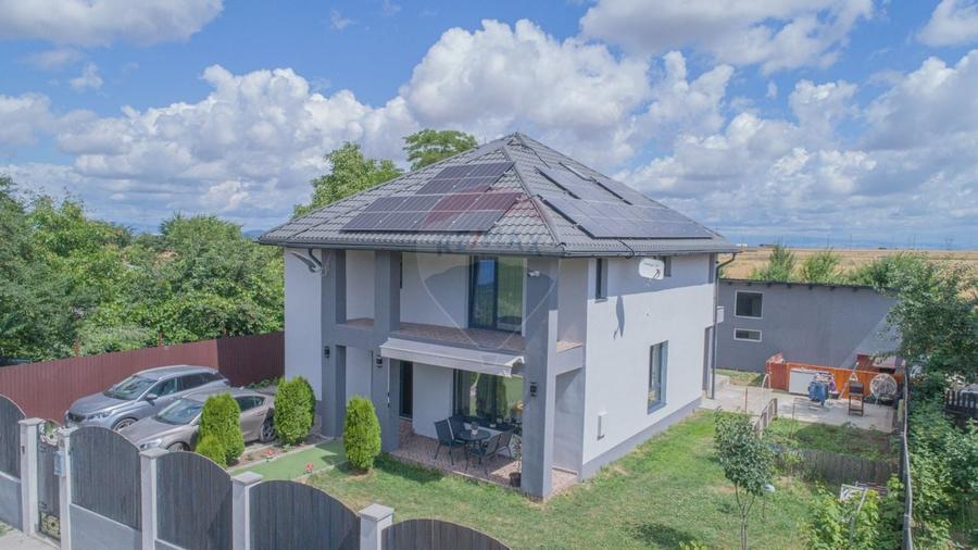 Casă individuală cu 4 camere cu Teren 605 Mp în Electroprecizia