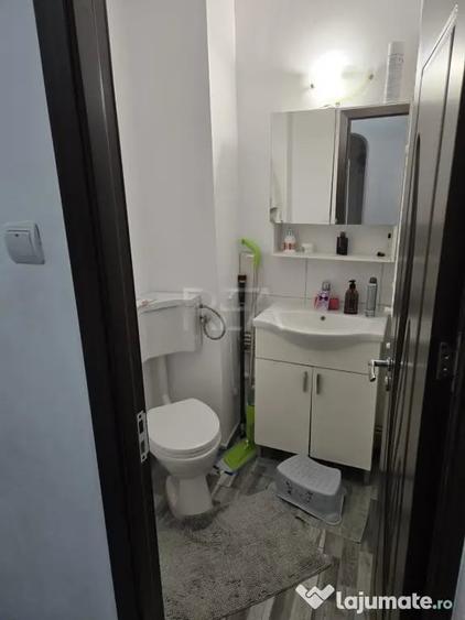 Apartament cu 3 camere semidecomandat în Dristor