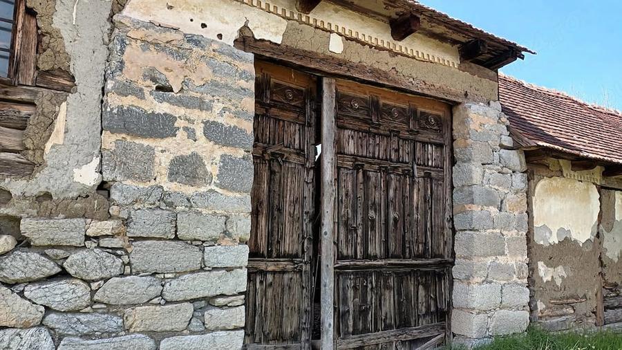 Casă cu Teren 200 Mp în Central
