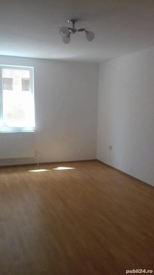 Casă cu 5 camere cu Teren 300 Mp în Apărătorii Patriei