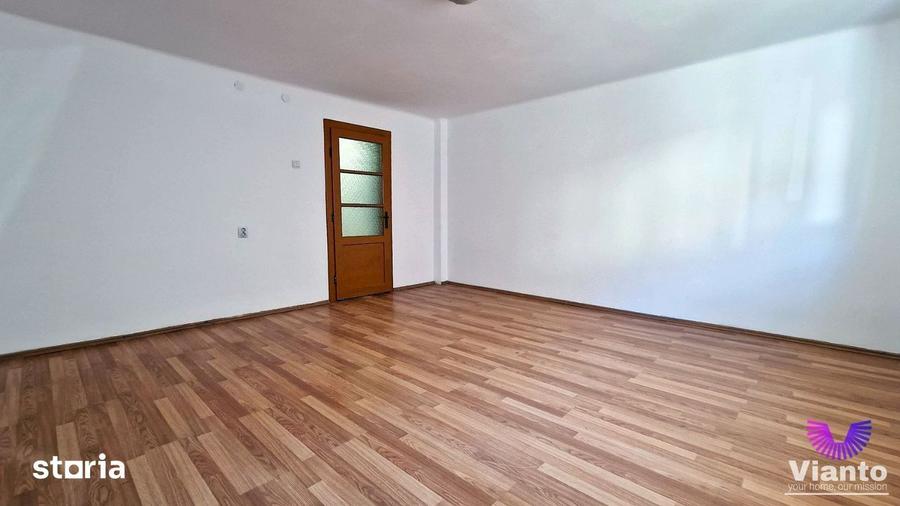 Casă cu 5 camere cu Teren 483 Mp în Trei Stejari