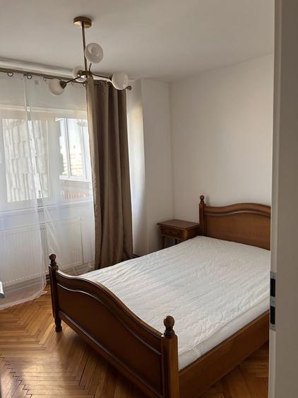 Apartament cu 3 camere decomandat în Dacia