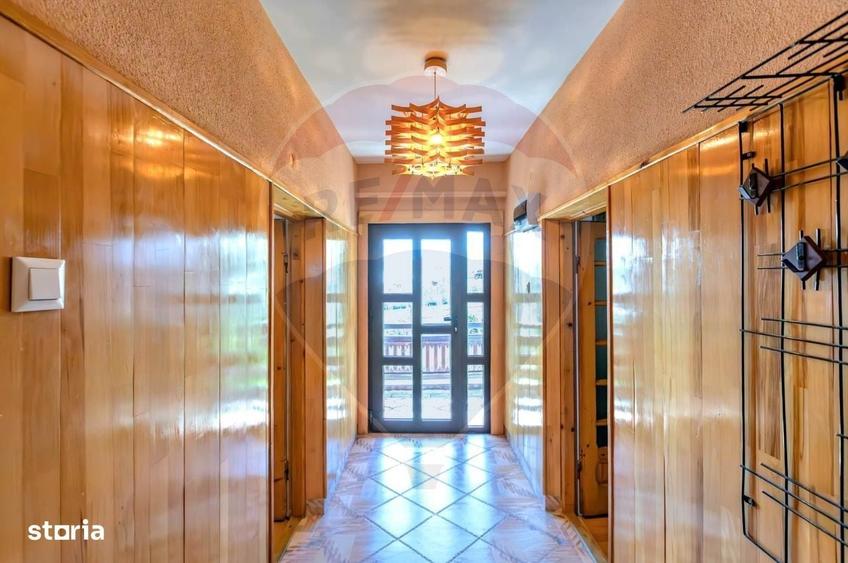 Casă cu 3 camere cu Teren 1251 Mp în Săucești