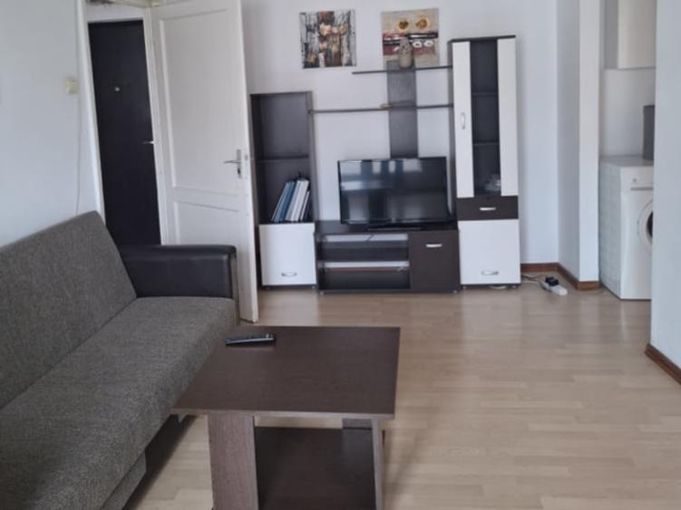 Apartament cu 2 camere semidecomandat, mobilat în Victoriei