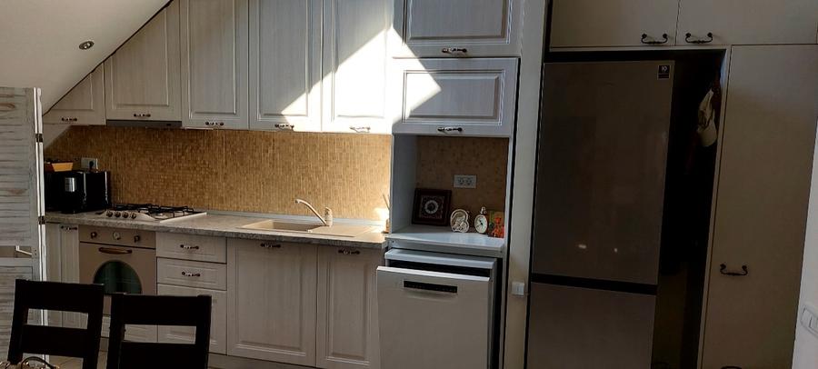 Apartament cu 3 camere decomandat în Dămăroaia