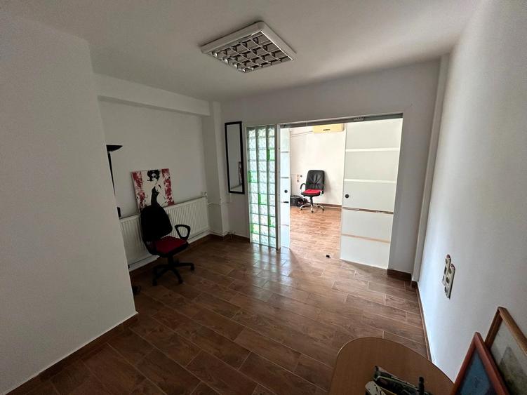Apartament cu 3 camere semidecomandat în Ultracentral