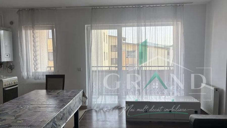 Apartament cu 3 camere semidecomandat, mobilat în Florești