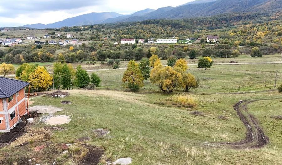 Teren de 1255 mp, în Cisnădioara