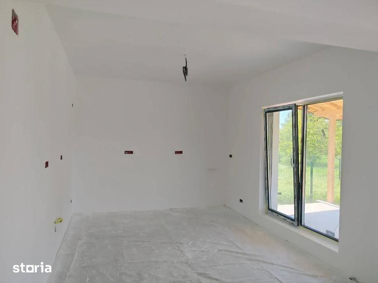 Casă cu 4 camere cu Teren 400 Mp în Crevedia