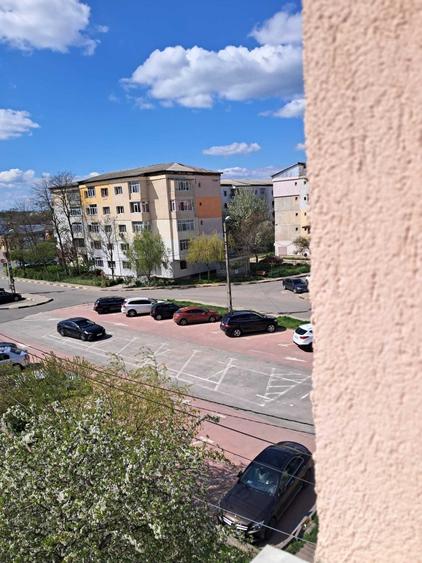 Apartament cu 3 camere decomandat în Vest