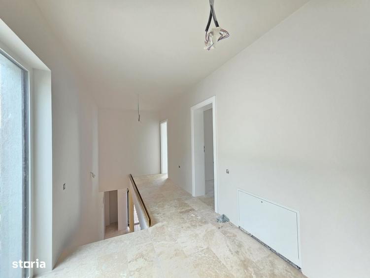 Casă cu 4 camere în Hărmanului