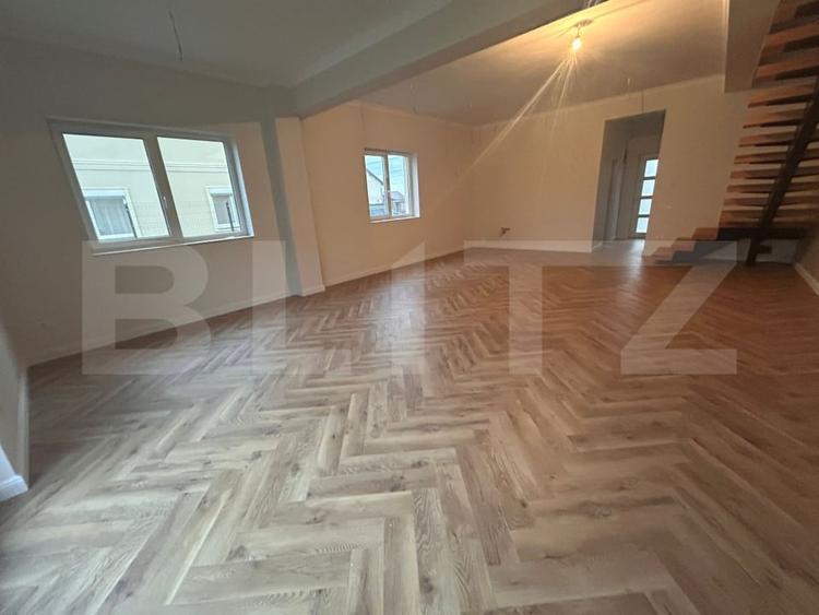 Duplex cu 4 camere cu Canalizare în Dumbrăvița