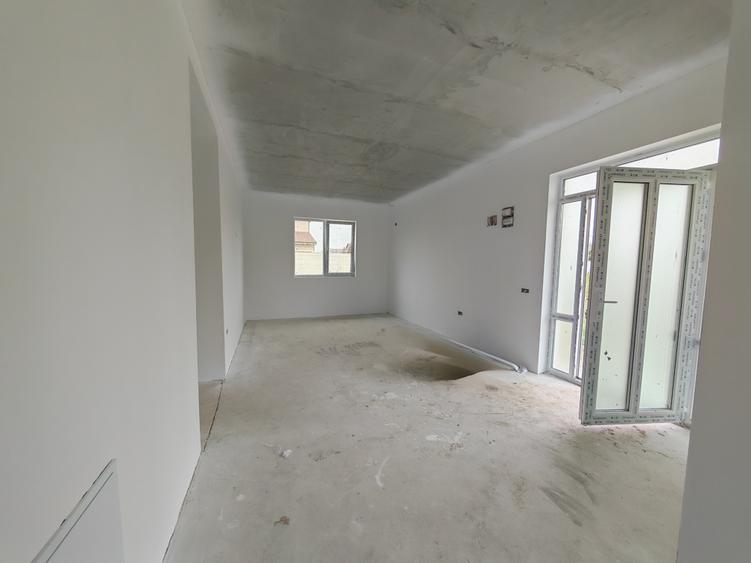 Casă individuală cu 4 camere cu Teren 300 Mp în Lumina