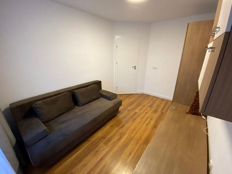 Apartament cu 3 camere decomandat, mobilat în Florești