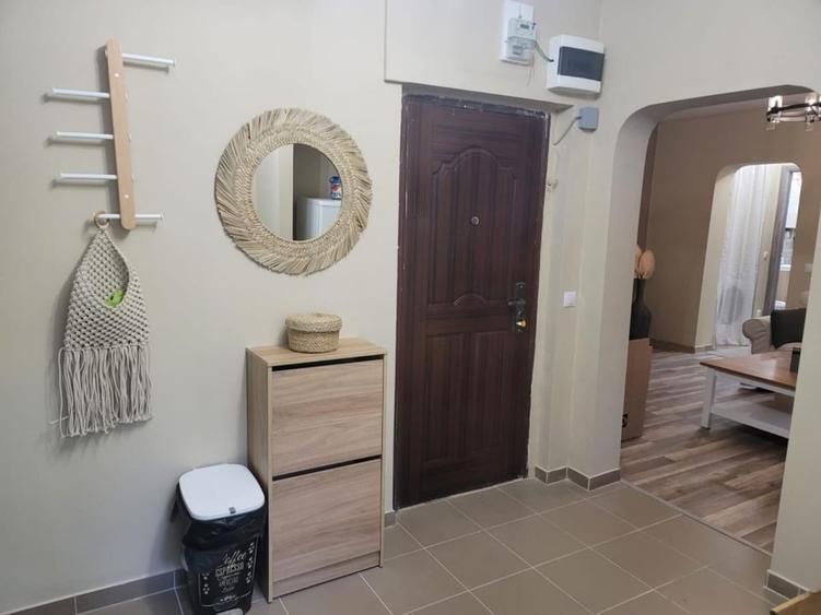 Apartament cu 2 camere semidecomandat în 1 Mai