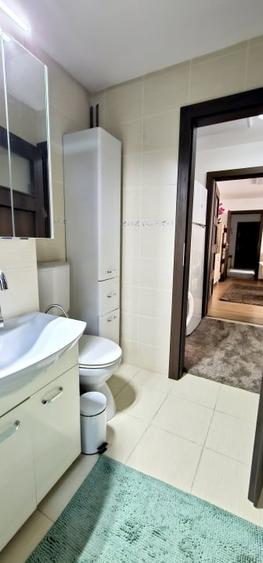 Apartament cu 3 camere decomandat, mobilat în Centrul Bancar