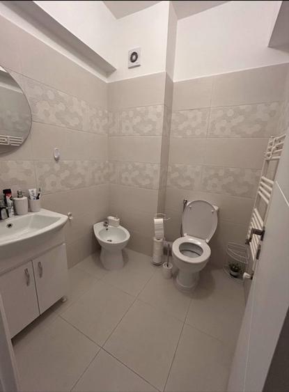 Apartament cu 3 camere decomandat în Metalurgiei