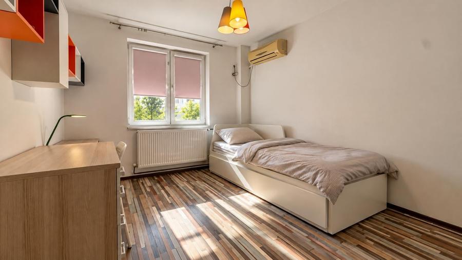 Apartament cu 3 camere semidecomandat, mobilat în Mihai Bravu