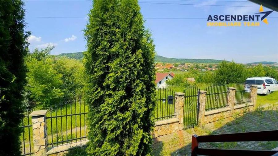 Casă individuală cu 6 camere cu Teren 500 Mp în Exterior Est
