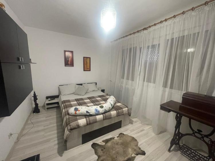 Apartament cu 3 camere semidecomandat, mobilat în Valea Rosie