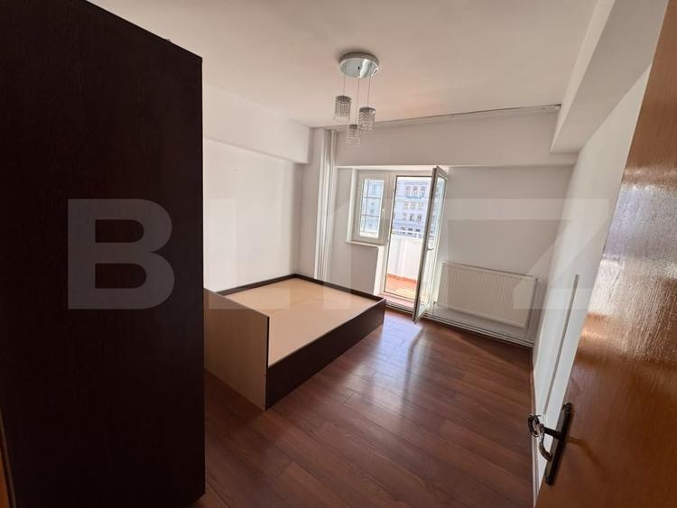 Apartament cu 3 camere decomandat, mobilat în Central