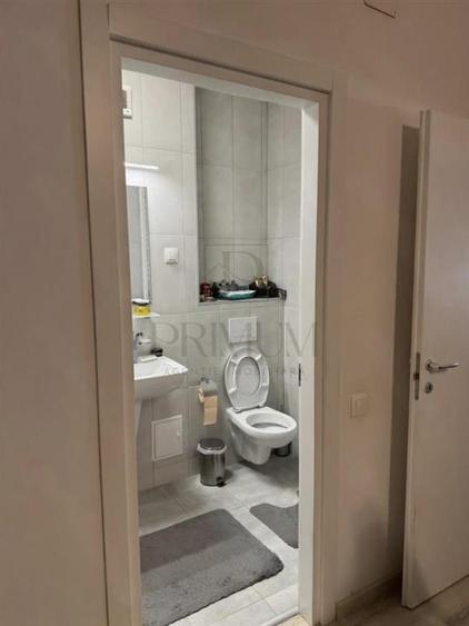 Apartament cu 3 camere decomandat, mobilat în Dumbrăvița