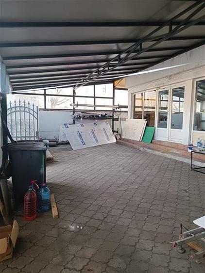 Casă individuală cu 8 camere cu Canalizare în Chitila