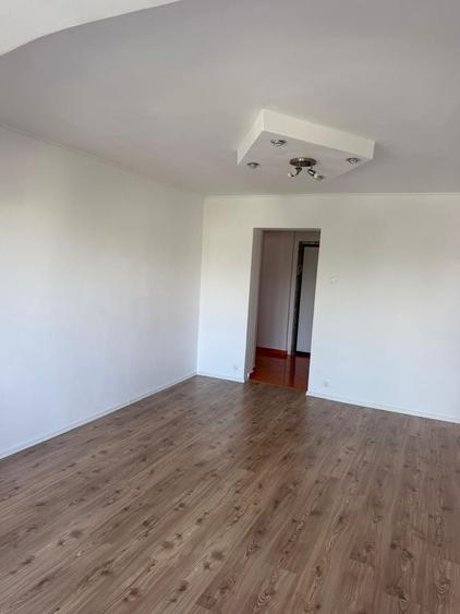 Apartament cu 2 camere decomandat în Titan