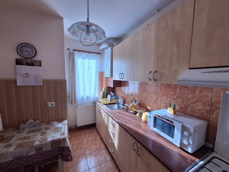 Apartament cu 3 camere decomandat în Vasile Aaron