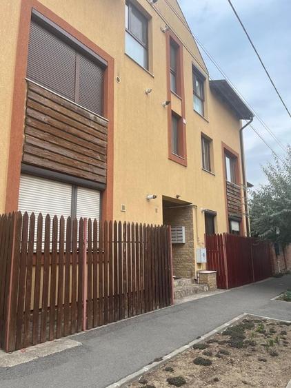 Apartament cu 3 camere decomandat în Iosia