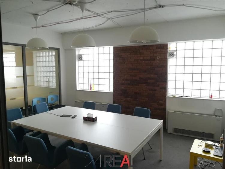 Spațiu comercial, de 350 mp, în Polonă