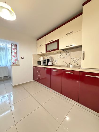 Apartament cu 4 camere decomandat în Nicolina
