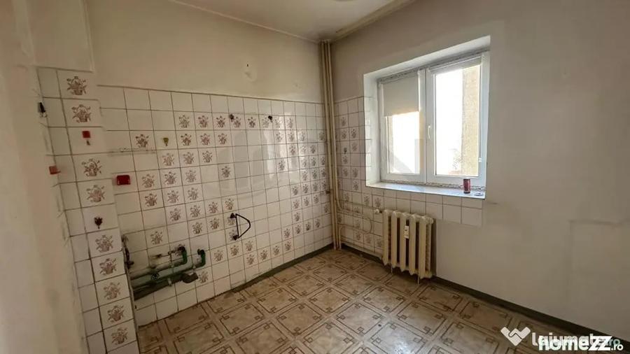 Apartament cu 3 camere decomandat în 1 Mai