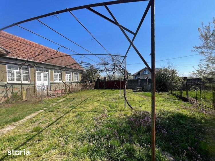 Casă cu 3 camere cu Teren 1500 Mp în Saca