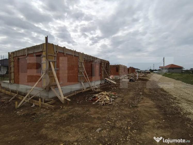Casă cu 4 camere cu Teren 500 Mp în Sântandrei