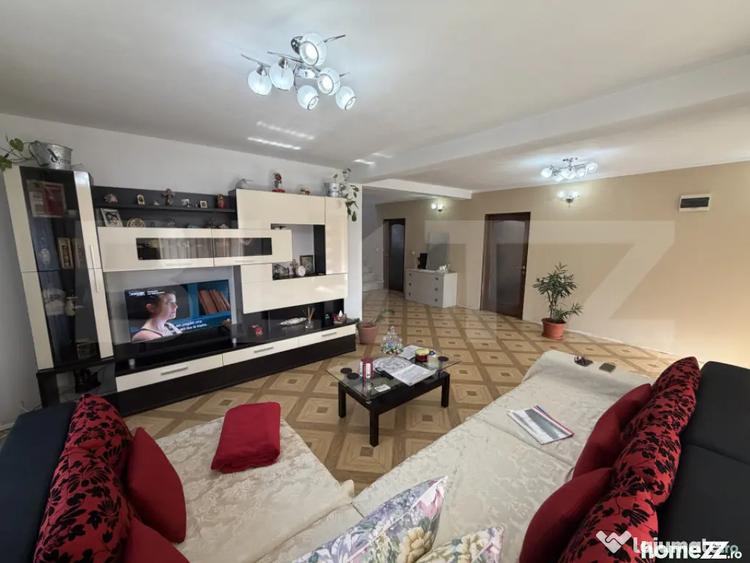Casă cu 5 camere cu Teren 800 Mp în Surduc