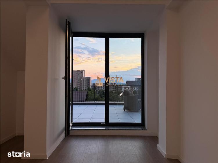 Apartament cu 3 camere decomandat în Tractorul