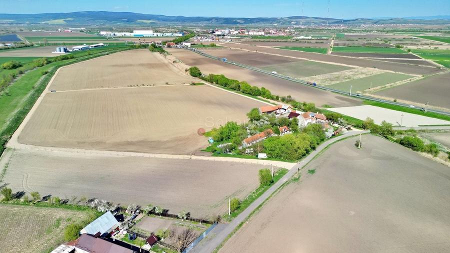 Teren Construcții intravilan de 126800 mp, în Stupini